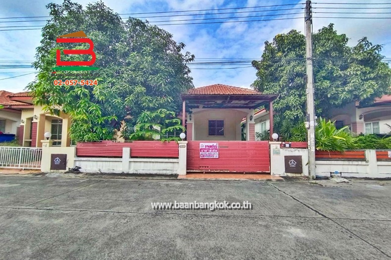 บ้านเดี่ยว เนื้อที่ 50 ตรว. หมู่บ้าน ฐานมั่นคง เลียบคลอง 2 ถนนคลองหลวง ตำบลคลองสอง อำเภอคลองหลวง ปทุมธานี