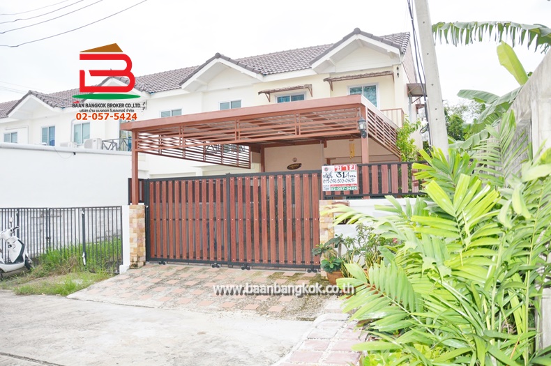 ทาวน์เฮาส์ หลังริม หมู่บ้าน ลานมณี ซอยสายไหม 55 เนื้อที่ 31.4 ตรว. ถนนสายไหม แขวงสายไหม เขตสายไหม กรุงเทพฯ