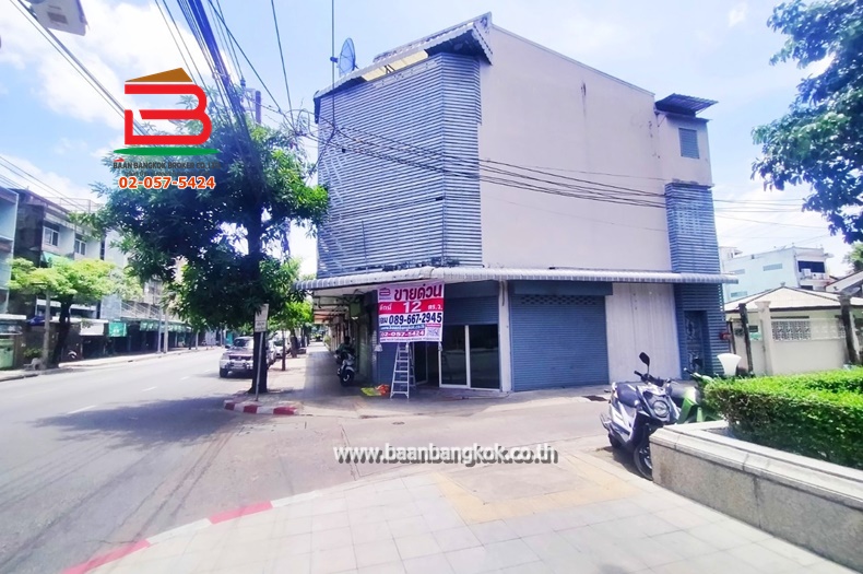 อาคารพาณิชย์ หลังมุม เนื้อที่ 12 ตรว. ปากซอยองครักษ์ 4 ถนนอำนวยสงคราม แขวงถนนนครไชยศรี เขตดุสิต