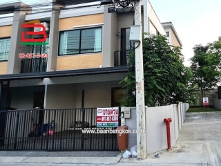 09852, ทาวน์เฮาส์ หมู่บ้าน S-Gate (เอส เกต) เนื้อที่ 24.9 ตรว. ถนนกรุงเทพ-ปทุม อ.เมืองปทุมธานี จ.ปทุมธานี