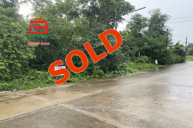 ที่ดินเปล่า เอกบูรพา 8 แยก 1 (เมืองเอก) เนื้อที่ 300 ตรว. ใกล้ม.รังสิต ตำบลหลักหก อำเภอเมืองปทุมธานี จังหวัดปทุมธานี