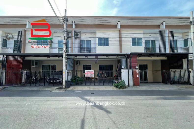 ทาวน์โฮม หมู่บ้าน เค.ซี คลัสเตอร์ รามอินทรา เนื้อที่ 24 ตรว. (ใกล้ตลาดนัดไทยรามัญ) ถนนคู่ขนานกาญจนาภิเษก แขวงสามวาตะวันตก เขตคลองสามวา