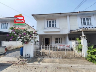 10078, ทาวน์เฮาส์ หมู่บ้าน ภัทรินทร์ 1 (ซ.8) หลังมุม เนื้อที่ 18.9 ตรว. ใกล้โลตัสปทุมธานี ถนนราชพฤกษ์ ตำบลคูบางหลวง อำเภอลาดหลุมแก้ว จังหวัดปทุมธานี