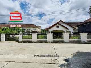 12260, บ้านเดี่ยว หมู่บ้าน สราญธร คลอง 4 เนื้อที่ 82 ตร.ว ใกล้โลตัสคลอง 4 ตำบลบึงยี่โถ อำเภอธัญบุรี จังหวัดปทุมธานี