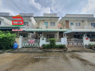 09574, ทาวน์เฮาส์ หมู่บ้าน กฤติกา ซอยประชาอุทิศ 4 เนื้อที่ 24.2 ตารางวา ใกล้โรงเรียนพระหฤทัยดอนเมือง ถนนสรงประภา แขวงสีกัน เขตดอนเมือง กรุงเทพมหานคร