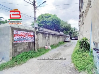 11171, ที่ดินพร้อมบ้าน ซอยลาดปลาเค้า 7 เนื้อที่ 155 ตรว. ใกล้ถนนเกษตรตัดใหม่ ถนนลาดปลาเค้า แขวงลาดพร้าว เขตลาดพร้าว กรุงเทพฯ