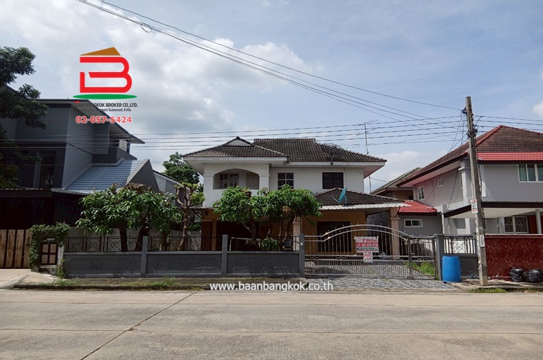 บ้านเดี่ยว หมู่บ้าน พนาสนธิ์ การ์เด้นโฮม 3 (ร่มเกล้า 15) เนื้อที่ 69.4 ตร.ว แขวงแสนแสบ เขตมีนบุรี กรุงเทพมหานคร  
