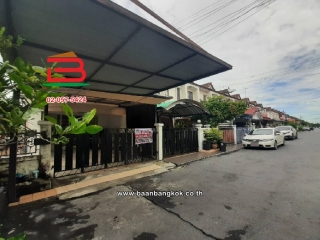 11182, ทาวน์เฮาส์ หมู่บ้าน เค.ซี.รามอินทรา 6 (ซอยพระยาสุเรนทร์ 45) เนื้อที่ 21.6 ตร.ว ใกล้วัดพระยาสุเรนทร์ แขวงสามวาตะวันตก เขตคลองสามวา กรุงเทพมหานคร    