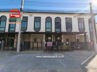 11448, ทาวน์โฮม หมู่บ้าน M Life (เอ็มไลฟ์) ลำลูกกา-คลอง 4 เนื้อที่ 18.7 ตรว. ใกล้ตลาดเอ.ซี ลำลูกกา คลอง 4 ถนนลำลูกกา ตำบลลาดสวาย อำเภอลำลูกกา จังหวัดปทุมธานี