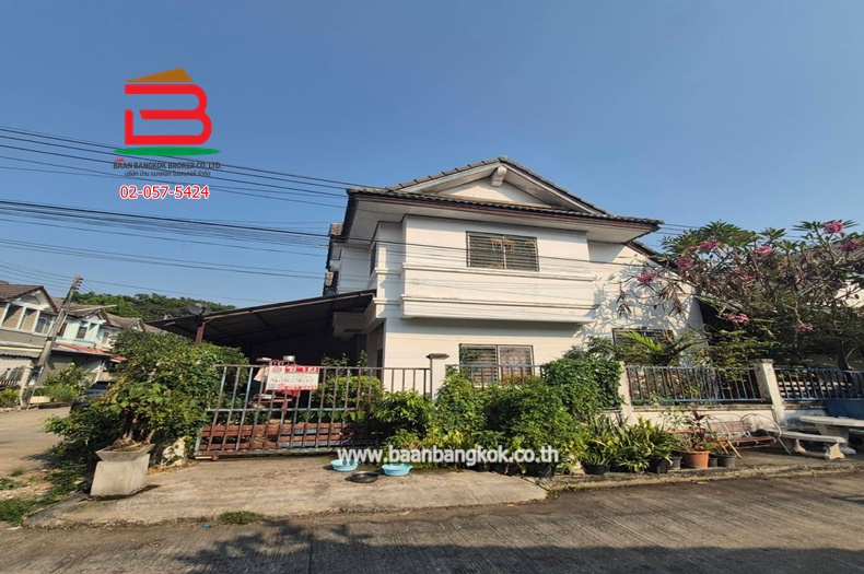 ทาวน์เฮาส์ หมู่บ้าน แพรมาพรคลอง 11 หลังมุม เนื้อที่ 24 ตรว. ถ.รังสิต-นครนายก ต.บึงน้ำรักษ์ อ.ธัญบุรี จ.ปทุมธานี