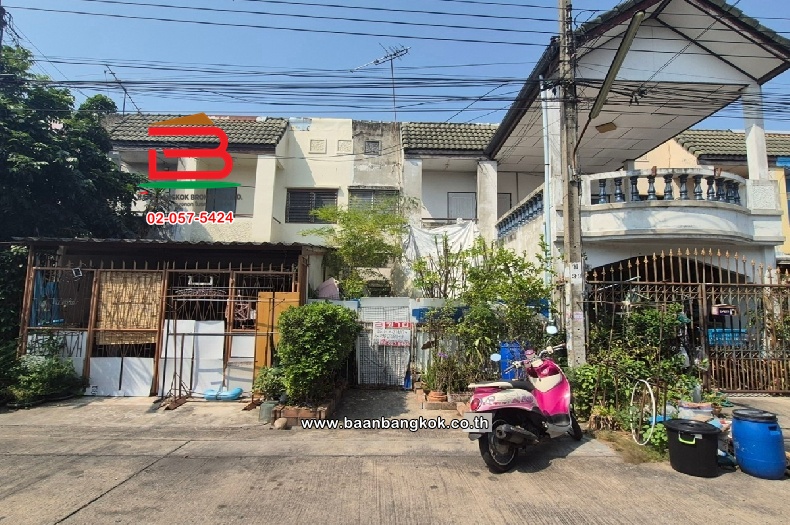 ทาวน์เฮาส์ 2 ชั้น โครงการ มโนรมย์ 4 เนื้อที่ 16 ตรว. เลียบคลองสอง ซ.19 เขตคลองสามวา 