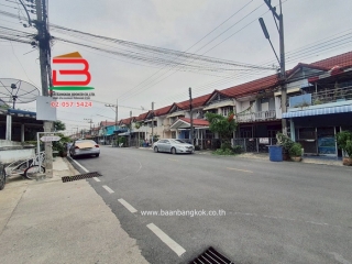 10623, ทาวน์เฮาส์ หมู่บ้าน อยู่เจริญ 1 (คลอง 4 ลำลูกกา) เนื้อที่ 17 ตรว. ใกล้โรงเรียนบีคอนเฮาส์ แย้มสอาดรังสิต ถนนรังสิต-นครนายก ต.บึงยี่โถ อ.ธัญบุรี จ.ปทุมธานี