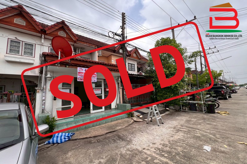 ทาวน์เฮาส์ หมู่บ้าน ฉัตรณรงค์วิลล่า 4 (ซอยเปียร์นนท์) เนื้อที่ 16 ตรว. ถนนลำลูกกา คลอง2 ตำบลคูคต อำเภอลำลูกกา จังหวัดปทุมธานี