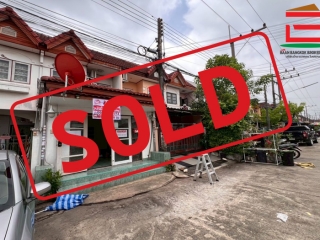11678, ทาวน์เฮาส์ หมู่บ้าน ฉัตรณรงค์วิลล่า 4 (ซอยเปียร์นนท์) เนื้อที่ 16 ตรว. ถนนลำลูกกา คลอง2 ตำบลคูคต อำเภอลำลูกกา จังหวัดปทุมธานี