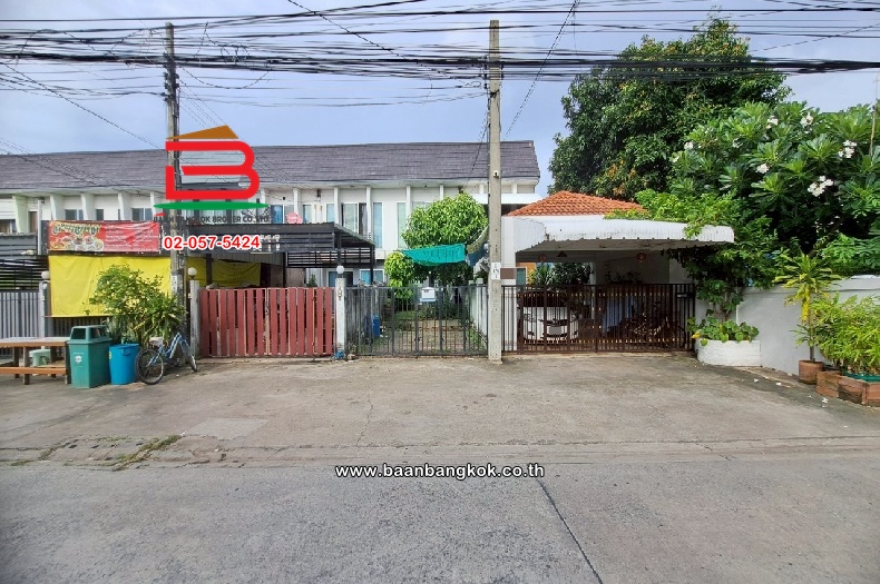 ทาวน์เฮาส์ นวมินทร์ 42 แยก 27 เนื้อที่ 26.6 ตร.ว ใกล้ชอคโกแลตวิลล์ แขวงคลองกุ่ม เขตบึงกุ่ม กรุงเทพมหานคร   