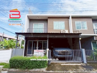 10751, ทาวน์เฮาส์ หลังมุม หมู่บ้าน เดอะคัลเลอร์ส รังสิต-ลำลูกกา คลอง 4 เนื้อที่ 33.8 ตรว. ถ.รังสิต-นครนายก ต.ลาดสวาย อ.ลำลูกกา จ.ปทุมธานี