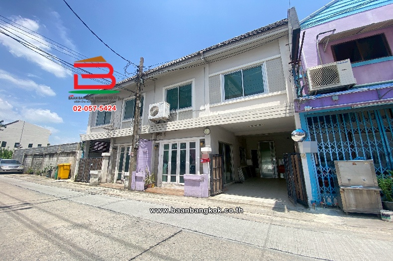 บ้านแฝด ซอยลาดพร้าว 96 เนื้อที่ 21 ตร.ว ใกล้อิมพีเรียลลาดพร้าว แขวงวังทองหลาง เขตบางกะปิ กรุงเทพมหานคร   