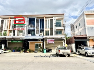 10704, ทาวน์โฮม โครงการ ไอลีฟ ทาวน์ ลำลูกกาคลอง 3 เนื้อที่ 26.7 ตร.ว ตำบลลาดสวาย อำเภอลำลูกกา จังหวัดปทุมธานี 