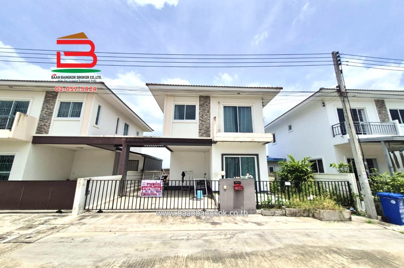 บ้านแฝด หมู่บ้าน เดอะไนน์ รังสิต คลอง 9 เนื้อที่ 36.8 ตรว. ใกล้วัดลานนา ถนนรังสิต-นครนายก ตำบลลำลูกกา อำเภอลำลูกกา จังหวัดปทุมธานี
