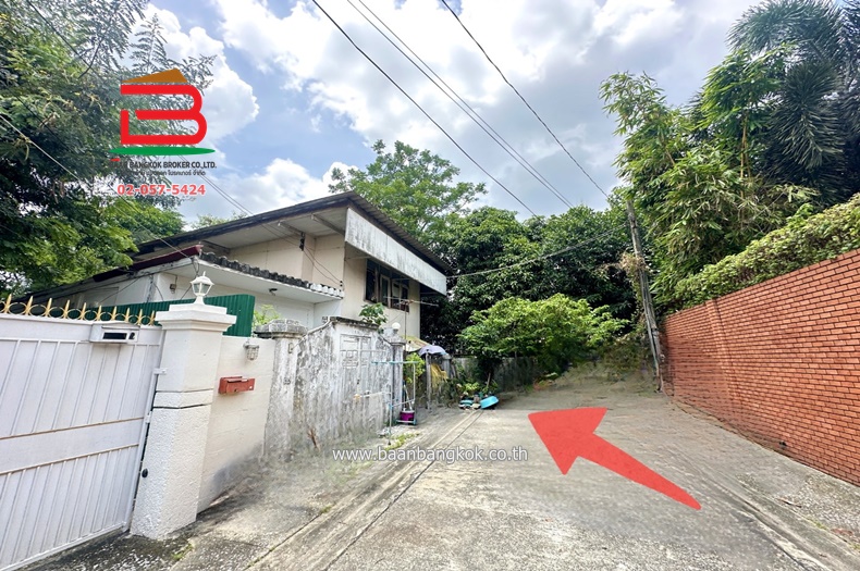  ที่ดิน ซอยสายลม 2 (ซอยพหลโยธิน 8) เนื้อที่ 42.8 ตร.ว (ใกล้กสทช., สโมสรทหารบก) ถนนพหลโยธิน แขวงสามเสนใน เขตพญาไท กรุงเทพมหานคร