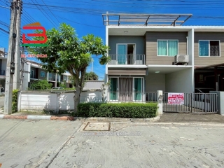 10862, ทาวน์เฮาส์ หมู่บ้านอารียา เดอะคัลเลอร์ส รังสิตคลอง 4 เนื้อที่ 34.1 ตรว. ตำบลลาดสวาย อำเภอลำลูกกา จังหวัดปทุมธานี 