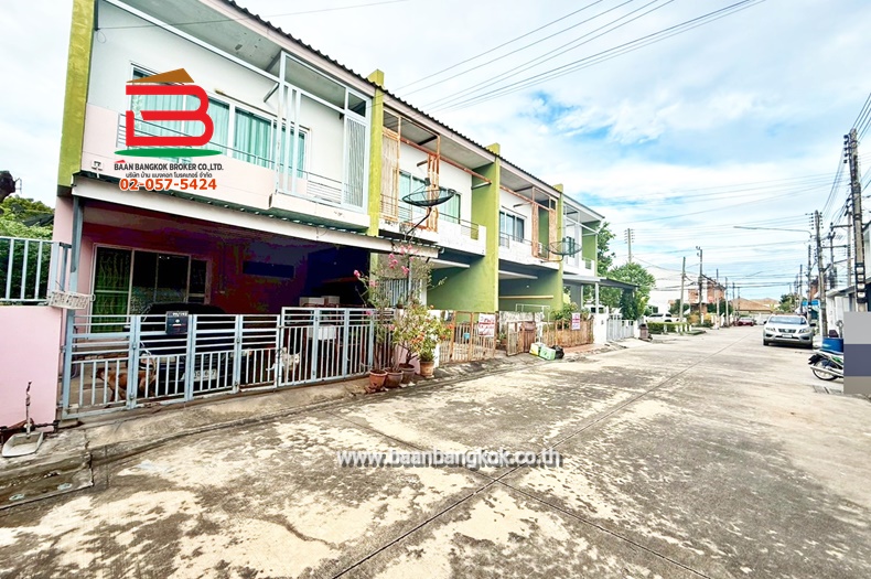 LINE_ALBUM_No. 011052 เดอะทรัสต์ทาวน์ วงแหวนลำลูกกา_251103_33