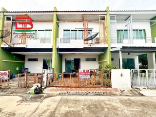 11052, ทาวน์โฮม เดอะทรัสต์ทาวน์ วงแหวน-ลําลูกกา เนื้อที่ 19.8 ตร.ว (ใกล้บิ๊กซี ลําลูกกา) ถนนลำลูกกา ตำบลบึงคำพร้อย อำเภอลำลูกกา จังหวัดปทุมธานี