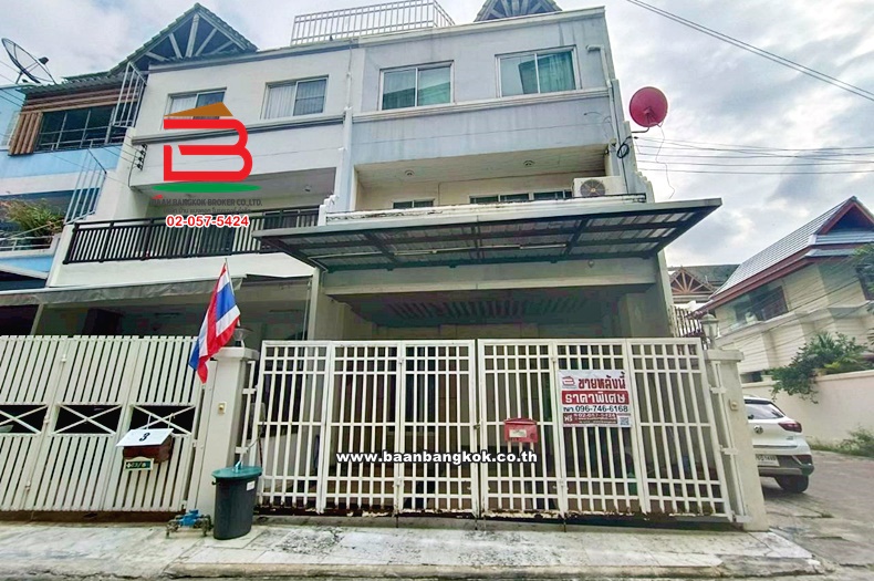 ทาวน์โฮม เนื้อที่ 27.8 ตรว หมู่บ้านอยู่รวย ใกล้วัดลาดพร้าววัดใหม่เสนาวังหิน เขตลาดพร้าว กรุงเทพมหานคร