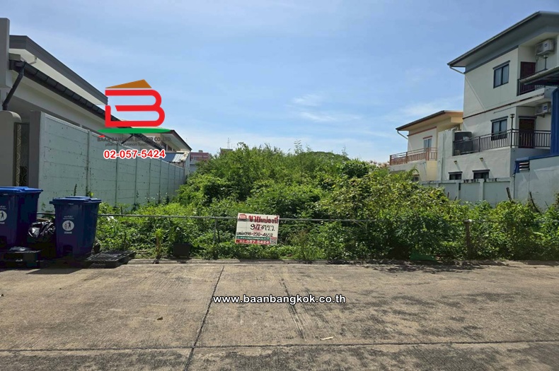 ที่ดินเปล่า เนื้อที่ 94 ตร.ว. หมู่บ้านชุมชนเคหะร่มเกล้า (ซอย 76), ใกล้สำนักงานที่ดิน สาขาบึงกุ่ม ถนนรามคำแหง แขวงราษฎร์พัฒนา เขตสะพานสูง 