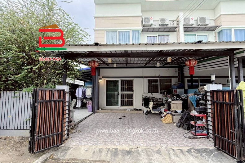 ทาวเฮ้าส์ หมู่บ้านศุภาลัย โนโววิลล์ คลอง 5 (ใกล้สวนน้ำลำลูกกา) เนื้อที่ 30.8 ตรว. อำเภอลำลูกกา ปทุมธานี