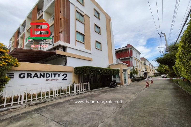 ทาวน์โฮม แกรนดิตี้ 2 สาธุประดิษฐ์ (ใกล้เซ็นทรัลพระราม 3) เนื้อที่ 21.8 ตรว. แขวงบางโคล่ เขตบางคอแหลม กรุงเทพมหานคร