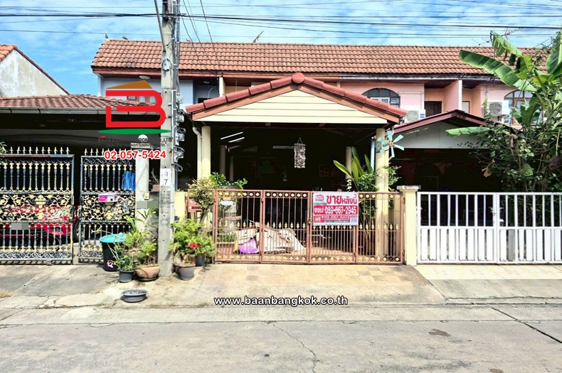 ทาวน์เฮาส์ เนื้อที่ 20 ตร.ว. หมู่บ้านบัวทองแลนด์ ถนนกาญนาภิเษก ตำบลบางบัวทอง อำเภอบางบัวทอง นนทบุรี 