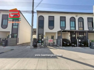 11546, ทาวน์เฮาส์ หมู่บ้าน M Life (เอ็มไลฟ์) สถานีรถไฟฟ้าคูคต เนื้อที่ 18.6 ตรว. ใกล้ BTS คูคต เพียง 8 นาที ถนนลำลูกกา ตำบลลาดสวาย อำเภอลำลูกกา จังหวัดปทุมธานี