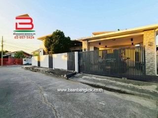 10859, บ้านเดี่ยว หมู่บ้านประชาชื่น (ใกล้มหาวิทยาลัยธุรกิจบัณฑิตย์) เนื้อที่ 72 ตรว. ตำบลบางตลาด อำเภอปากเกร็ด จังหวัดนนทบุรี