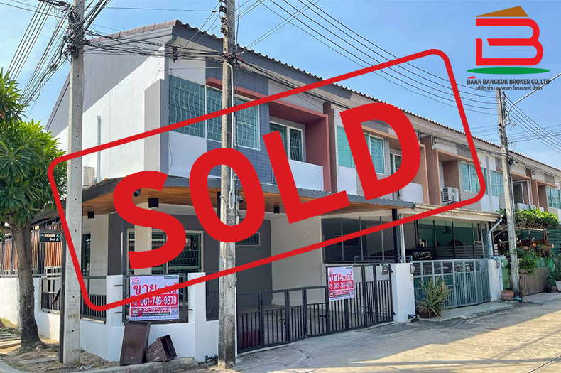 ทาวน์โฮม เนื้อที่ 25.5 ตร.ว. โครงการ เดอะทรัสต์ ทาวน์ วงแหวน–ลําลูกกา (The Trust Town) ถนนลำลูกกา ตำบลบึงคำพร้อย อำเภอลำลูกกา ปทุมธานี    