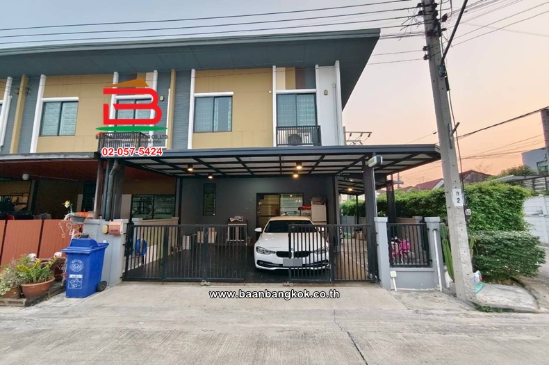 ทาวน์โฮม เนื้อที่ 30.4 ตร.ว. หมู่บ้านภัทราวรรณ ชัยพฤกษ์-บางบัวทอง (Pattrawan Chaiyapruk-Bangbuathong) ถนนชัยพฤกษ์ ตำบลละหาร อำเภอบางบัวทอง นนทบุรี   