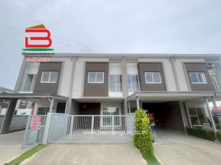 11775, ทาวน์โฮม ลุมพินี ทาวน์วิลล์ (ประชาอุทิศ 90) เนื้อที่ 16.3 ตรว. ถนนประชาอุทิศ ตำบลบ้านคลองสวน อำเภอพระสมุทรเจดีย์ จังหวัดสมุทรปราการ