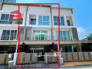 11657, ทาวน์โฮม ลุมพินีทาวน์ เรสซิเด้นท์ ลาดพร้าว สเตชั่น (ใกล้ MRT ลาดพร้าว) เนื้อที่ 22 ตรว. แขวงจอมพล เขตจตุจักร 