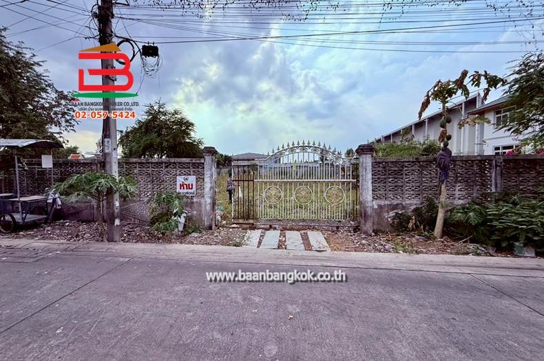 ที่ดินเปล่า เนื้อที่ 136 ตรว. อยู่ฝั่งตรงข้ามกับพลัมคอนโด บางใหญ่ (ใกล้เซ็นทรัลเวสต์เกต) ถนนกาญจนาภิเษก ตำบลบางรักใหญ่ อำเภอบางบัวทอง จังหวัดนนทบุรี