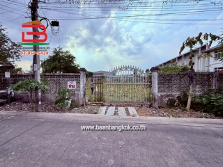 11478, ที่ดินเปล่า เนื้อที่ 136 ตรว. อยู่ฝั่งตรงข้ามกับพลัมคอนโด บางใหญ่ (ใกล้เซ็นทรัลเวสต์เกต) ถนนกาญจนาภิเษก ตำบลบางรักใหญ่ อำเภอบางบัวทอง จังหวัดนนทบุรี