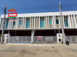 11675, ทาวน์เฮ้าส์ เดอะพราวด์ (รามอินทรา-วงแหวน) ใกล้สถานีรถไฟฟ้าสายสีชมพู สถานีบางชัน เนื้อที่ 20.6 ตรว. แขวงบางชัน เขตคลองสามวา 