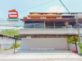 11878, ทาวน์โฮม ซอยธารทิพย์ 3 (ใกล้ทาวน์อินทาวน์) เนื้อที่ 82.5 ตรว. แขวงพลับพลา เขตวังทองหลาง