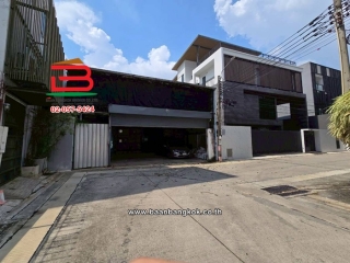 11986,11987, ที่ดินพร้อมบ้าน เนื้อที่ 96 ตร.ว. (แบ่งขายได้)  ซอยปรีดีพนมยงค์ 14 และ 20 (ใกล้แม็กแวลู่) ถนนสุขุมวิท แขวงพระโขนงเหนือ เขตวัฒนา   