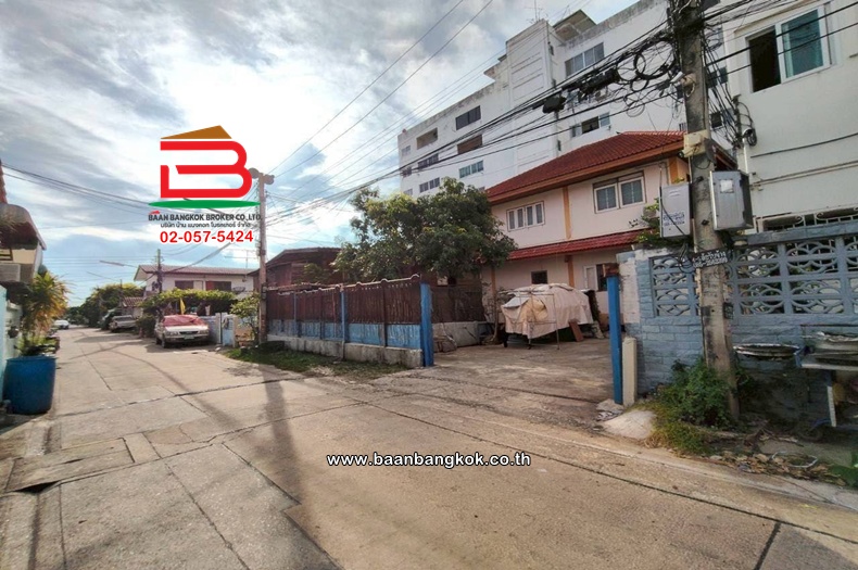 บ้านเดี่ยว เนื้อที่ 68 ตร.ว. ชุมชนชื่นสินธิ์ (ซอย 39) ซอย 32 (ใกล้วัดโพสพผลเจริญ) ถนนพหลโยธิน ตำบลคูคต อำเภอลำลูกกา ปทุมธานี   