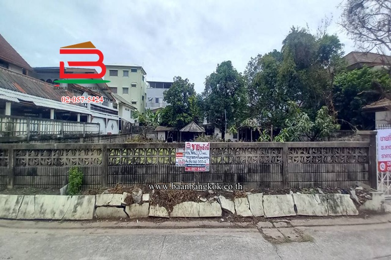 ที่ดินพร้อมสิ่งปลูกสร้าง ซอยลาดพร้าว 80 แยก 21 เนื้อที่ 233 ตรว.(ใกล้อิมพีเรียลเวิลด์ลาดพร้าว) แขวงวังทองหลาง เขตบางกะปิ
