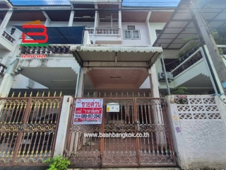 12737, ทาวน์เฮาส์ 3 ชั้น เนื้อที่ 28 ตร.ว. บ้านแก้ววิลล่า (ซอยจรัญสนิทวงศ์ 35 แยก 16) ถนนจรัญสนิทวงศ์ แขวงบางขุนศรี เขตบางกอกน้อย