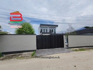 12718, บ้านเดี่ยว 2 ชั้น เนื้อที่ 168 ตร.ว. หมู่บ้านสินอนันต์ (ซอยเลียบวารี 55) ถนนเลียบวารี แขวงโคกแฝด เขตหนองจอก   