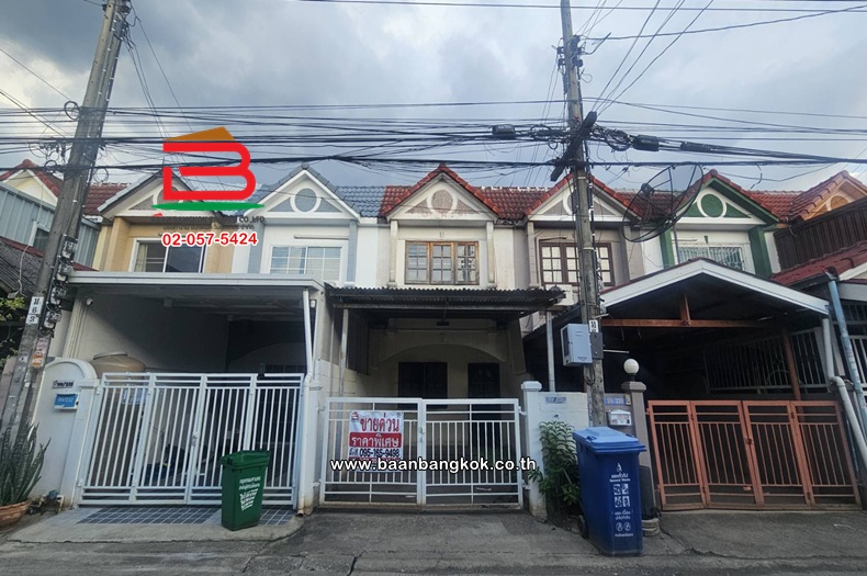 ทาวน์เฮาส์ 2 ชั้น เนื้อที่ 16 ตร.ว. หมู่บ้านร่มทิพย์ (ซอยหทัยราษฎร์ 33) ถนนสุวินทวงศ์ แขวงบางชัน เขตคลองสามวา 