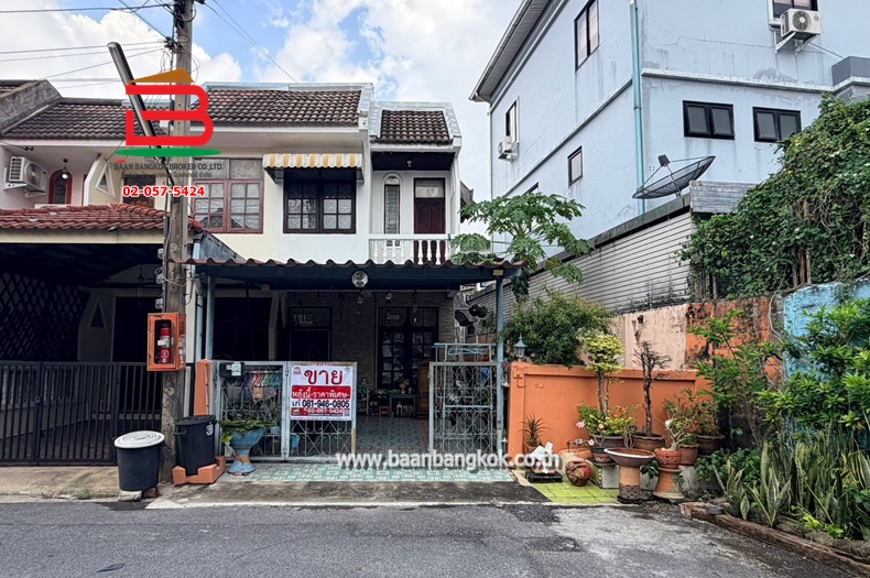 ทาวน์เฮาส์ 2 ชั้น หมู่บ้านอยู่เจริญ (ซอยวิภาวดี-รังสิต 37) เนื้อที่ 24 ตรว. แขวงสนามบิน เขตดอนเมือง 