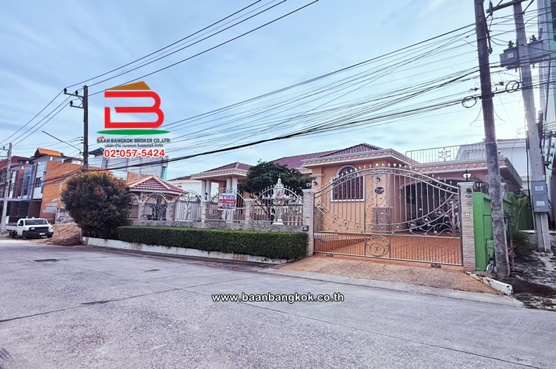 บ้านเดี่ยว ชั้นเดียว เนื้อที่ 104 ตร.ว. ซอยบ่อนไก่ 88 หัวหิน ถนนเพรชเกษม ตำบลหิวหิน อำเภอหิวหิน ประจวบคีรีขันธ์     